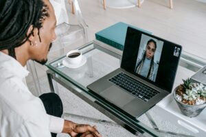 Telemedicina e Saúde Digital: Como Esses Recursos Reduzem Custos para PMEs